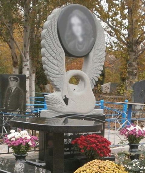 Памятники с голубем