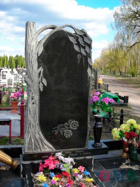 Памятники с березой