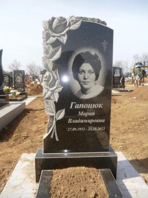 Резные памятники