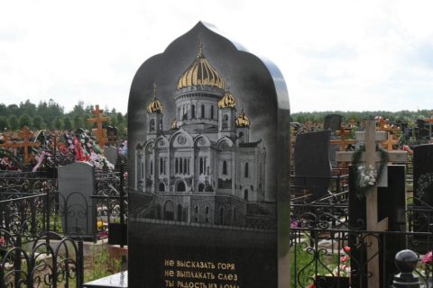 Церковь на памятник
